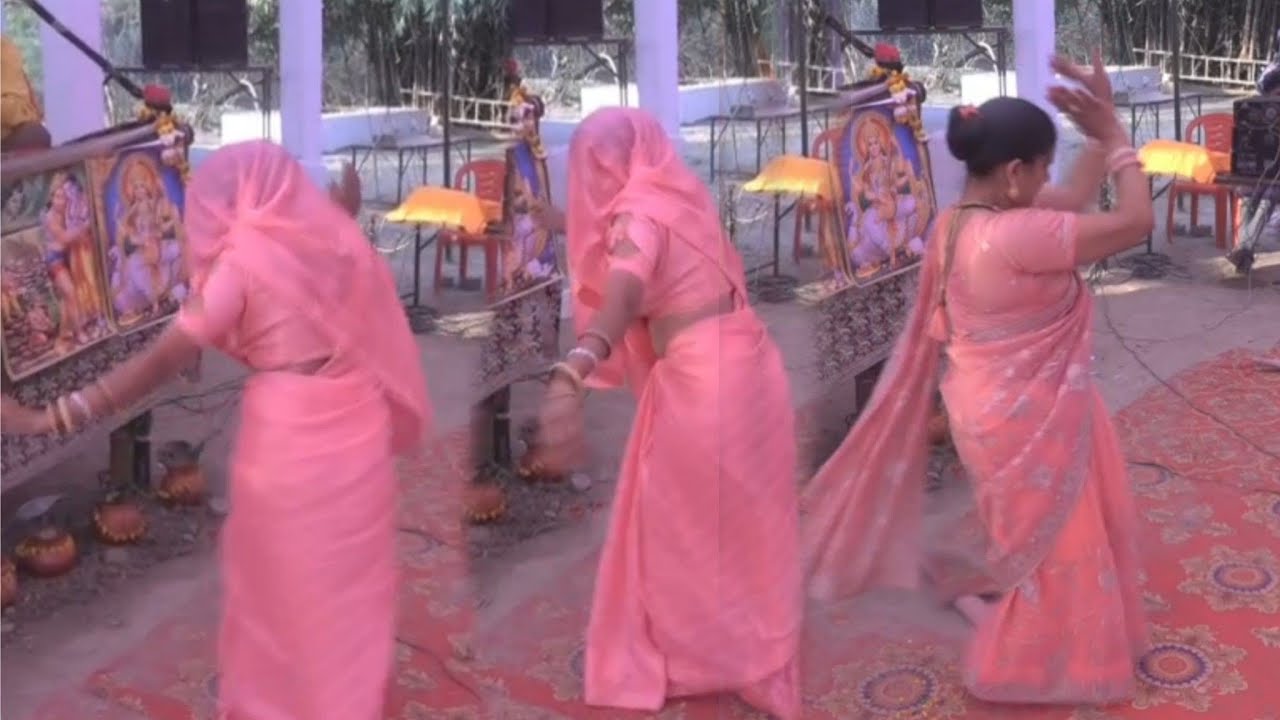 #_लाल_साड़ी वाली #_भाभी जी ने #_गांव_हेतपुर #_जिला_कानपुर की कथा में किया  लचका डांस 8171449140 