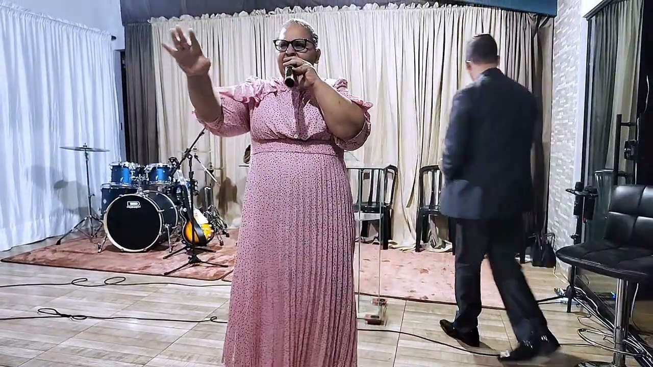 Cristiane - Sei que a promessa é maior que a dor...