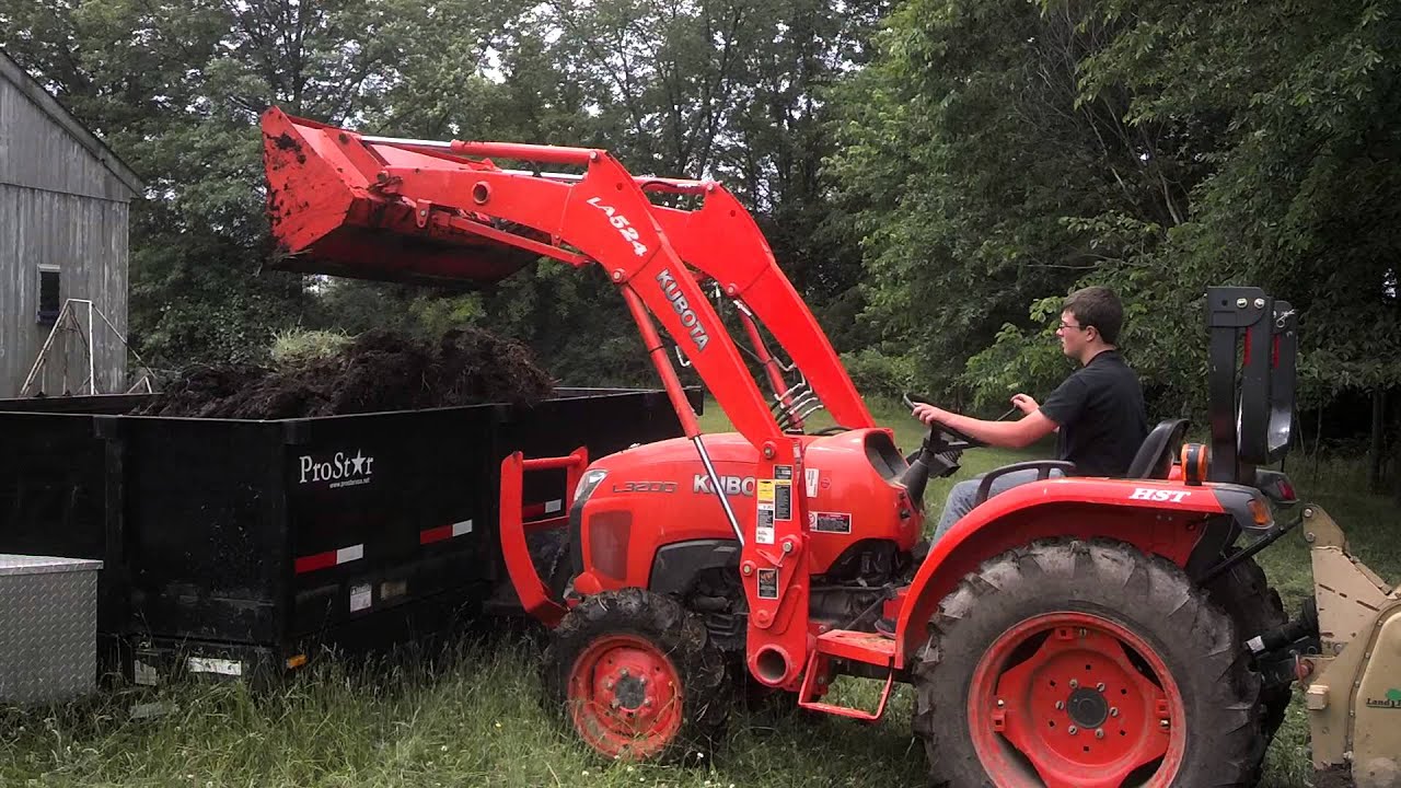 Kubota L3200 Loading Manure Into Dump Trailer