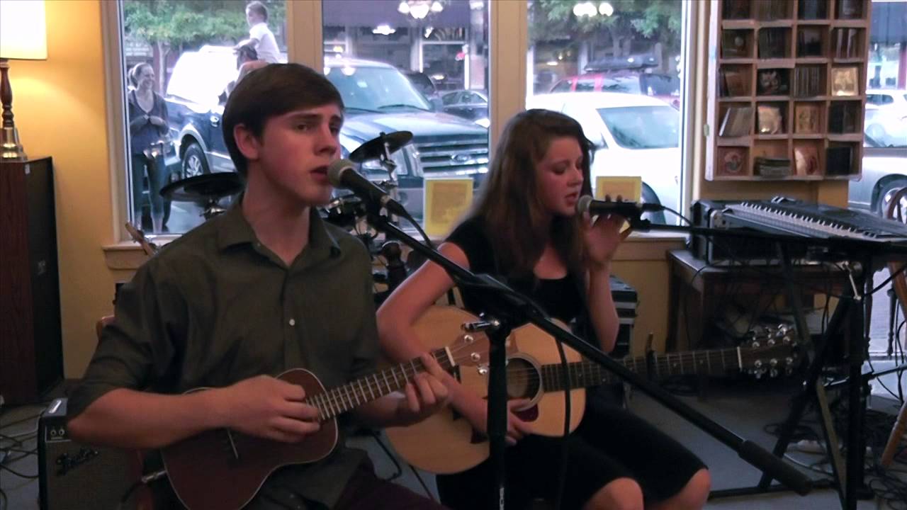 Assista a 08.02.13 First Friday with Jarek & Mary Sue ~ 'Elephant Gun' no YouTube Assista a 08.02.13 First Friday with Jarek & Mary Sue ~ 'Elephant Gun' no YouTube