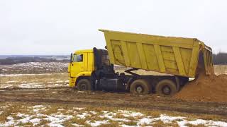 видео: Что надёжнее,крепче КАМАЗ 6520 или МАЗ 5516?Оба селе на ровном месте гружённые. Таскаем ПГС с карьер картинка: Что надёжнее,крепче КАМАЗ 6520 или МАЗ 5516?Оба селе на ровном месте гружённые. Таскаем ПГС с карьер