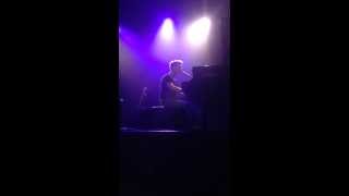 Video thumbnail of "Mads Langer - I En Stjerneregn Af Sne (Piano)"