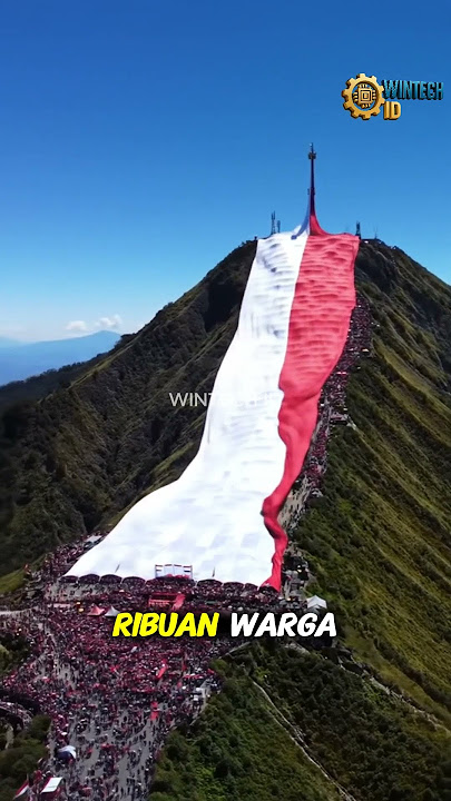 😱 Viral! Bendera Merah Putih Raksasa Dibentangkan di Atas Gunung!