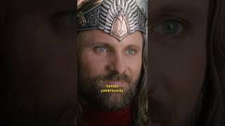 Kağıttan Taç Giymiş Bir Kral