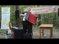 Orosz Zoltán harmonikaművész az Arborétumban
