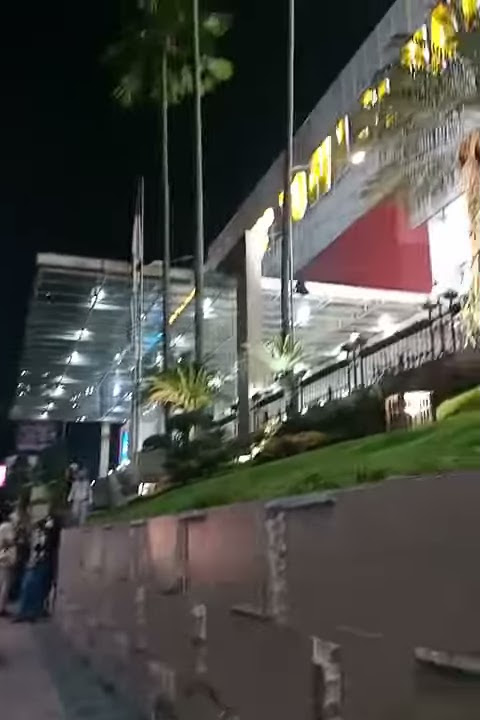 jalan ke mall matos