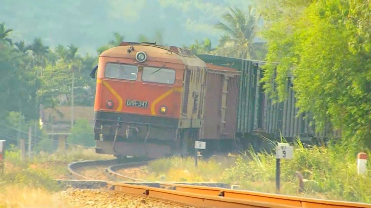 Beautiful trains Amazing train whistles Train crossing peaceful ...