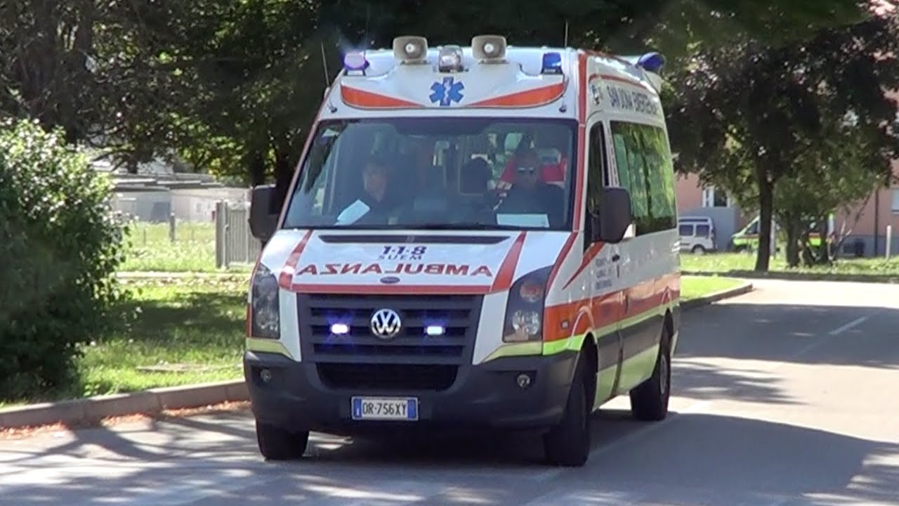 Ambulanza SUEM 118 San Donà di Piave - Italian ambulance responding code 3