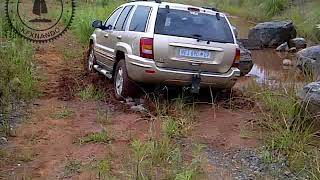 Jeep WJ 2001 Limited Quadra Drive 4.7 V8 Stuck in Mud- Wife moaning
