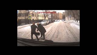 Помог бабушке перейти дорогу Лайков не прошу #снег #зима