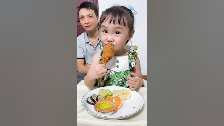 Em Bé Ăn Tự Chỉ Huy BLW Siêu Ngon Miệng | Xôi Đùi Gà Chiên