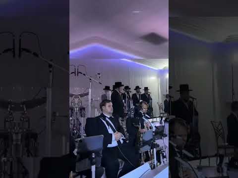Mendy Hershkowitz 🎹 Yaakov Shwekey, Yakov Yosef Stark 🎤 Shira Choir 