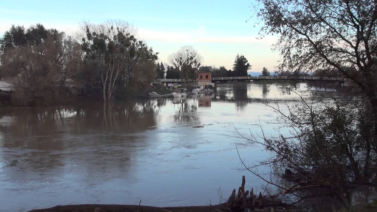 Sacramento River Knights Landing. 121314 YouTube