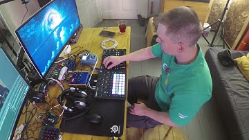 House jam (Circuit tracks Meeblip anode diy ZOOM MS-70CDR Akai midimix )