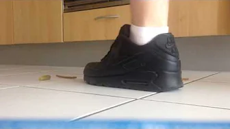 Black Airmax 90 Leather in the Kitchen