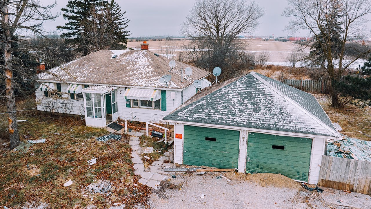 She Went MISSING 42 Years Ago l A Tragic Look Inside The Tucker Families Abandoned Time Capsule Home