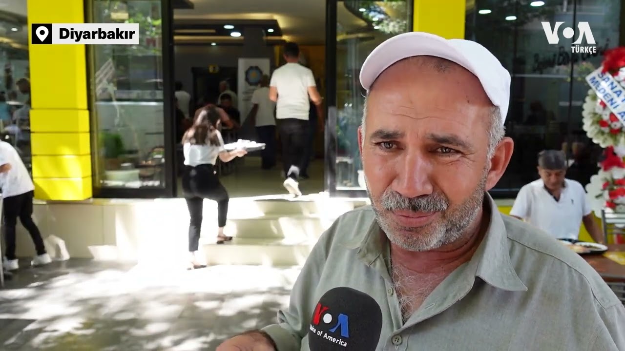 Diyarbakır Büyükşehir Belediyesi’nin ilk halk lokantasında maliyetine yemek kuyruğu| VOA Türkçe