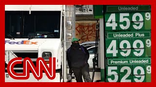 'We shouldn't panic': CNN reporter breaks down US economy shrinkage
