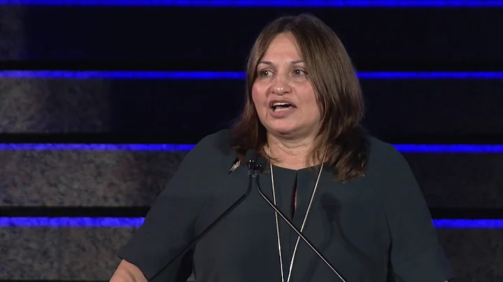 Soraya Sarhaddi Nelson Accepts the Excellence in I...