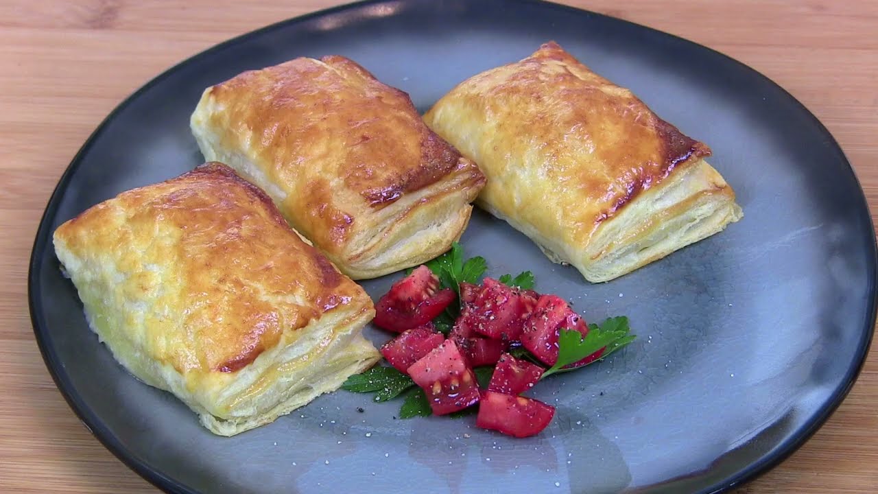 Blätterteig Taschen mit Schinken Salami und Käse gefüllt- leckere und ...