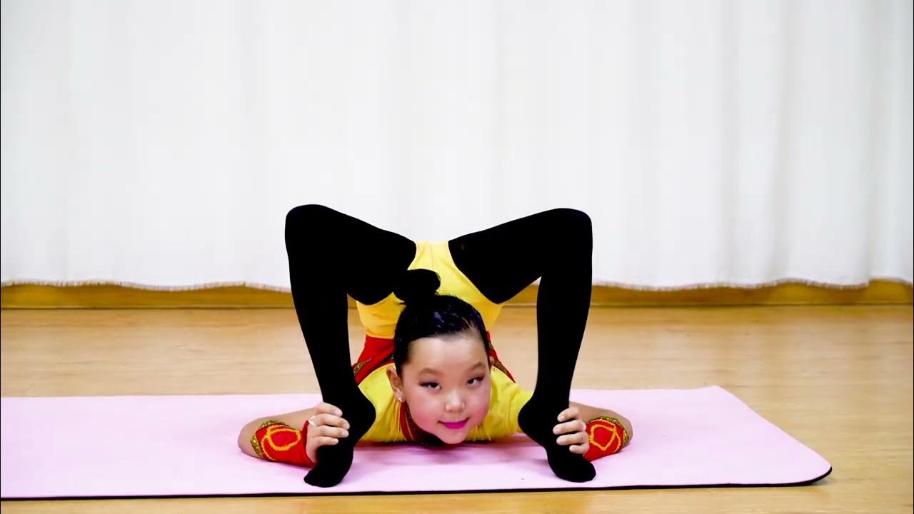 Solo contortion (Mongolian Contortionist) YouTube