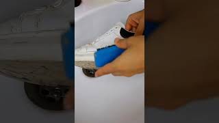 طريقة مضمونة لتنظيف الحذاء الأبيض