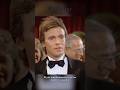 El hombre se quitó la falda de la mujer guapa. #movie #film 😱