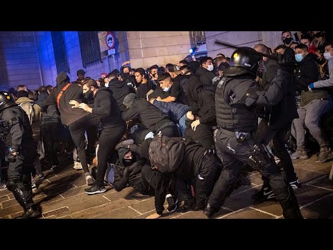 Violentos disturbios en Barcelona tras una protesta contra las nuevas restricciones