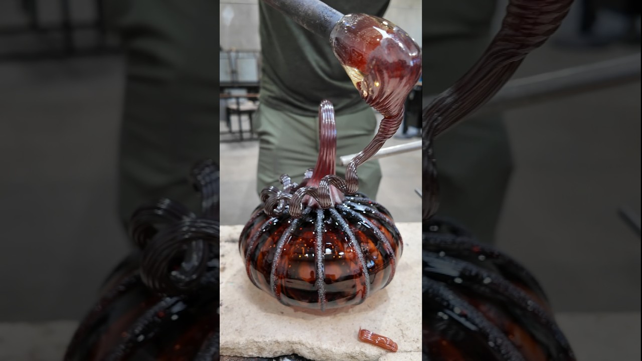 Little blow action little pumpkin action #glassblowing #glassart #satisfying