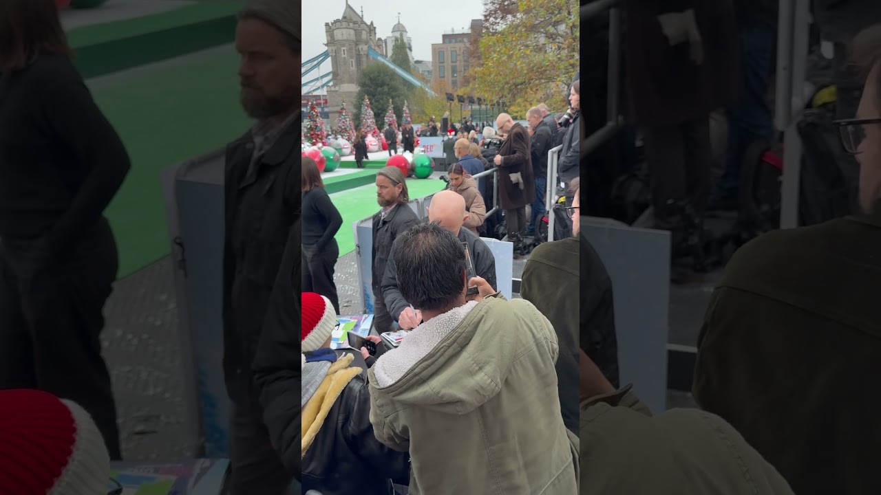 J k Simmons signing for fans at the Red One photo call in london 6/11/24