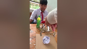 Cánh tay robot thuỷ lực bằng bìa carton