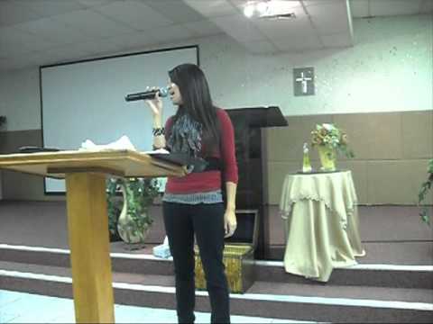Georgette singing Espiritu de Dios (short clip)