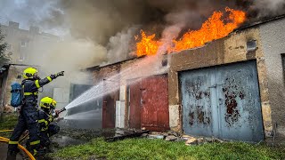 29.8.2023 Požár garáží v Ostravě likvidovaly čtyři jednotky hasičů, škoda je milion korun | HZS MSK
