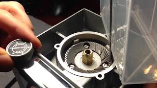 Eureka Mignon coffee grinder test of burr alignment and stepless adjustment dial
