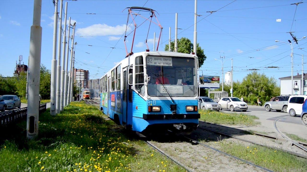 Трамваи на остановке Пионерская в Екатеринбурге