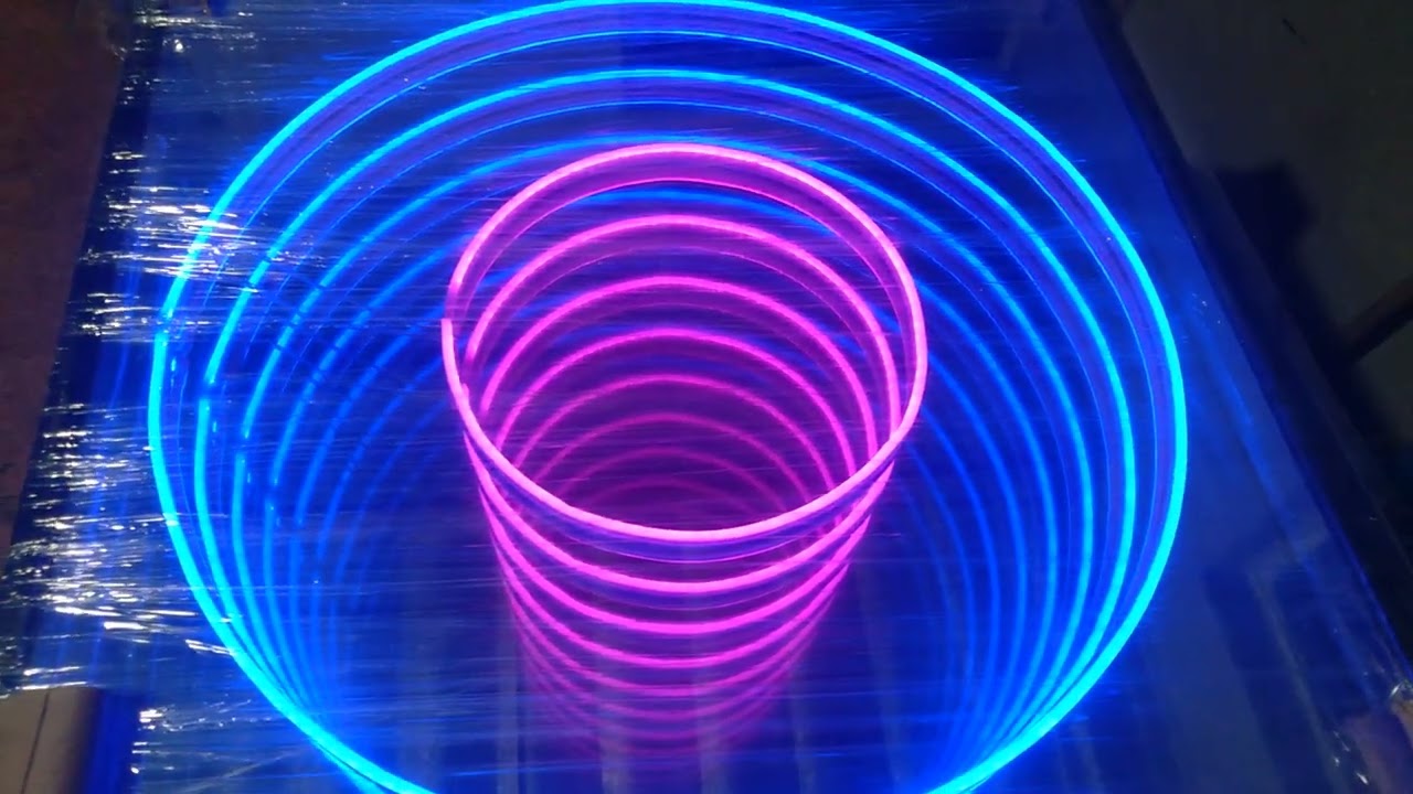 Espejo infinito, Espejo neon 