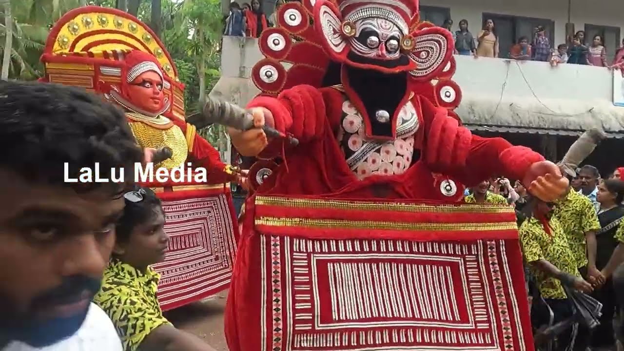 മൂന്നിയൂര്‍ കളിയാട്ടം-2024,  മഹോത്സവത്തിൽ കുതിര സംഘം കാവിലേക്ക്... Muniyoor kaliyattam 2024