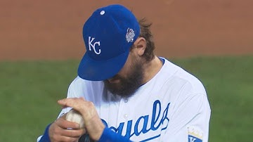 WS2015 Gm1: Hochevar pitches a scoreless 9th inning
