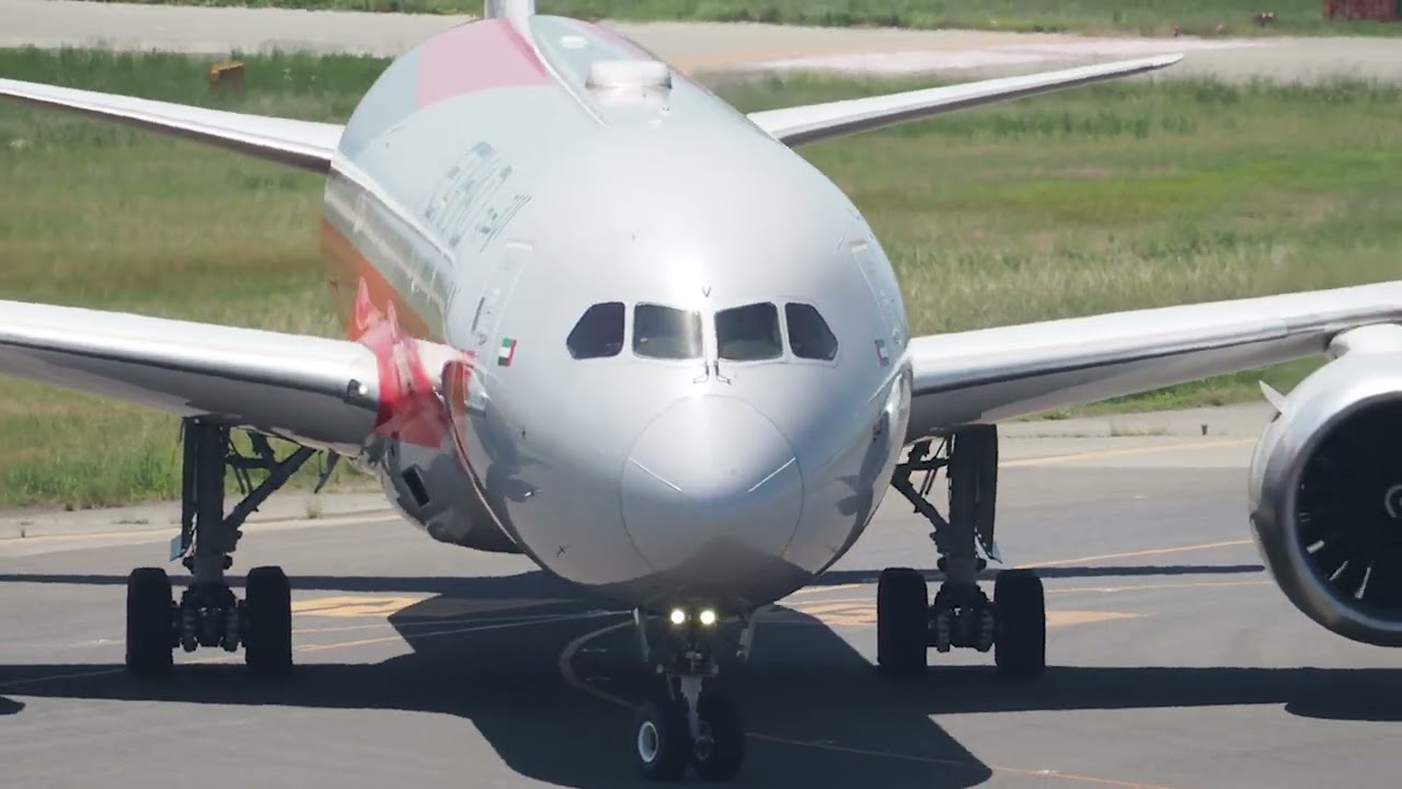 速報】エティハド航空 2026 F1特別塗装機 関空飛来 - YouTube