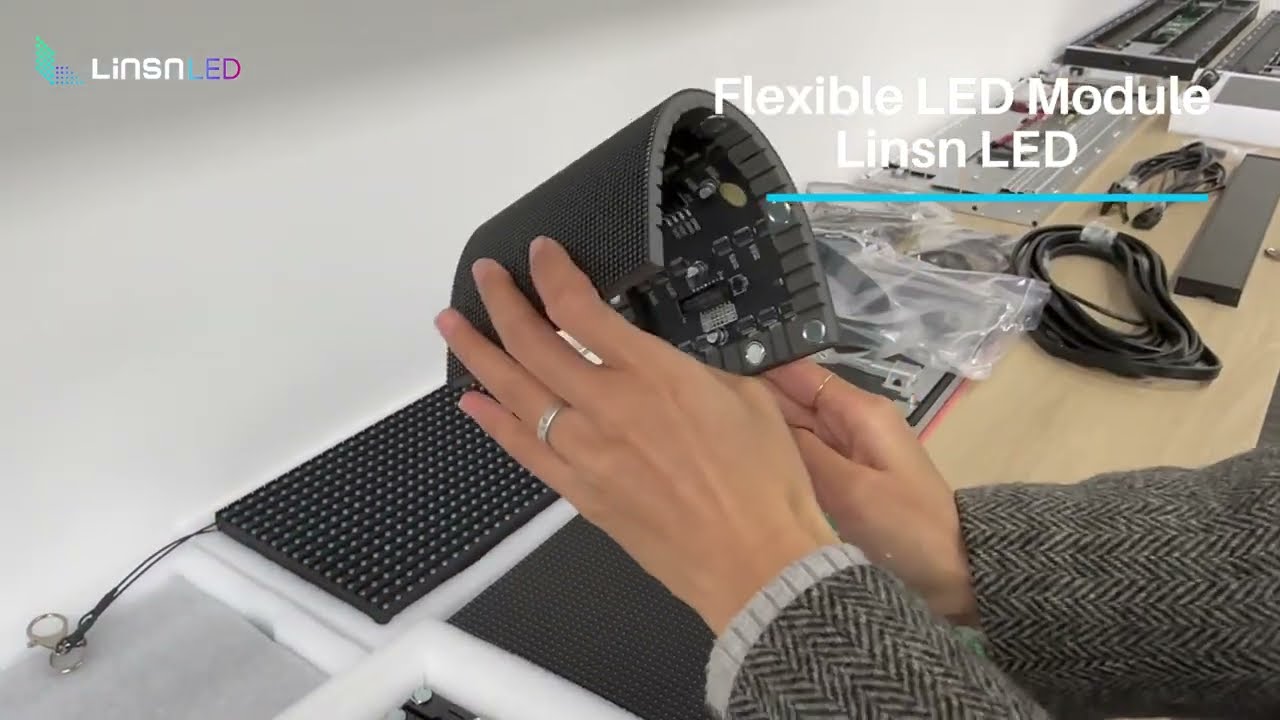 Displays Elektro-Projektor Insmot 240 C3 – Für 16:9 Projektion, Elektrisch Ausfahrbar