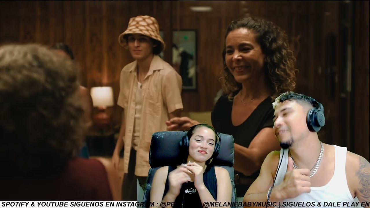 BAD BUNNY - BAILE INoLVIDABLE (Video Oficial) | DeBÍ TiRAR MáS FOToS ||👦🇵🇪👱‍♀️🇻🇪🇵🇪 REACCIÓN