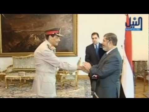 مرسي يكرم طنطاوي وعنان