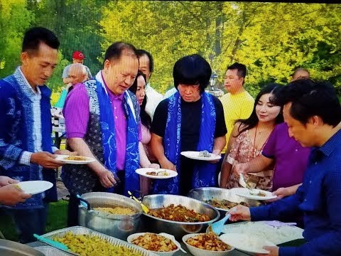 PLUAS HMO HMOOB KIM TSAWB - a Dinner prepared by Hmong Stars from China