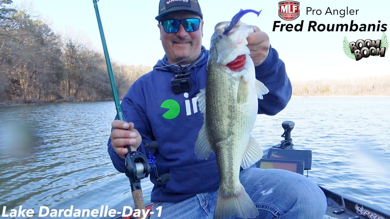 MLF Pro Angler [Fred Roumbanis] PreSpawn Swimbait Fishing in  Springtime(Lake Dardanelle) DAY 1 