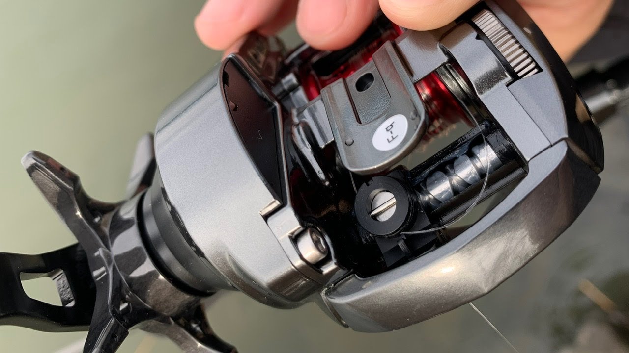 Be careful when using a baitcasting reel in the ocean. - YouTube