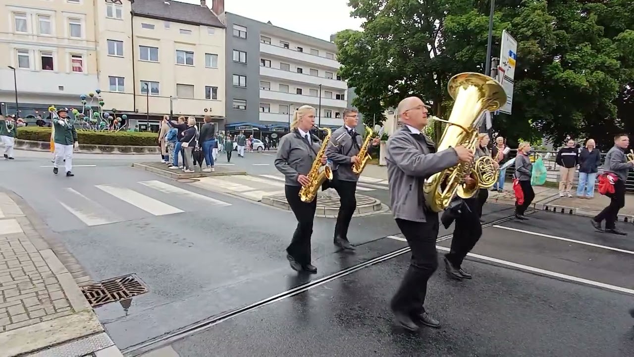 Arnsberger Schützenumzug mit neuem  König Florian Rechtsprecher und seiner Frau Wiebke 🎺🎷🥁🍀