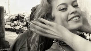 Download Lagu One day, one story - \ MP3