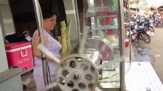 2014越南攤販在榨甘蔗汁
