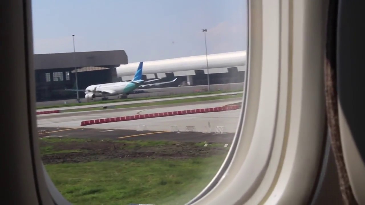 Flight from JKT to TPE [EVA AIR flight BR238] {2017/6/28} - YouTube
