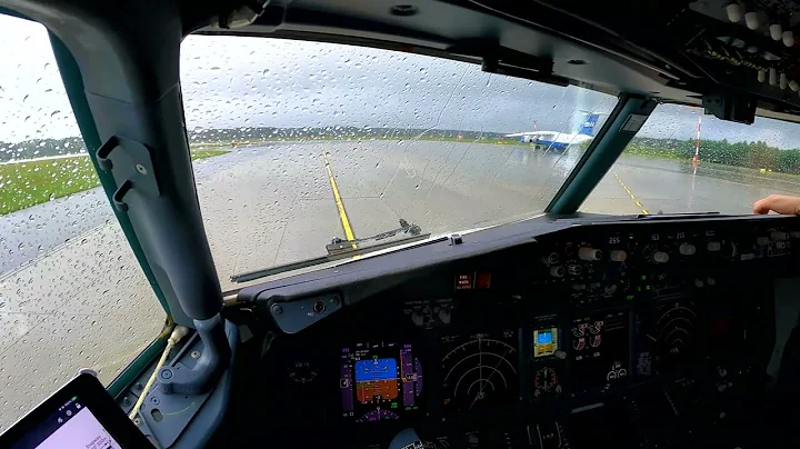 4K - Boeing 737 Departure in Heavy rain at 60fps